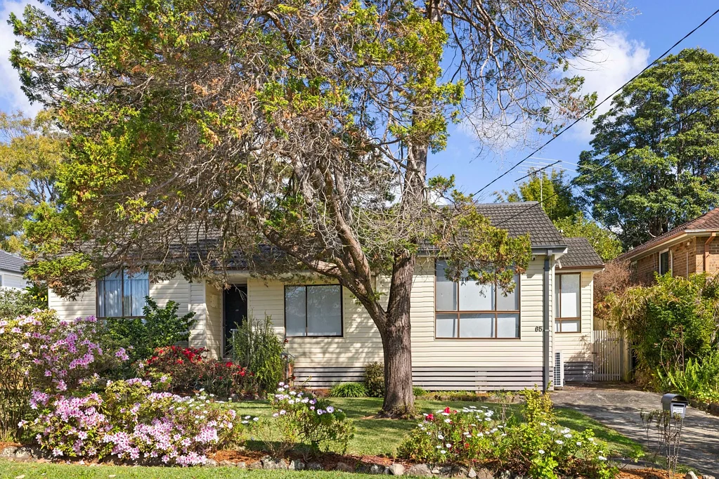 Narraweena 3Moenga Sunny 625sqm block with huge renovation and rebuild potential
