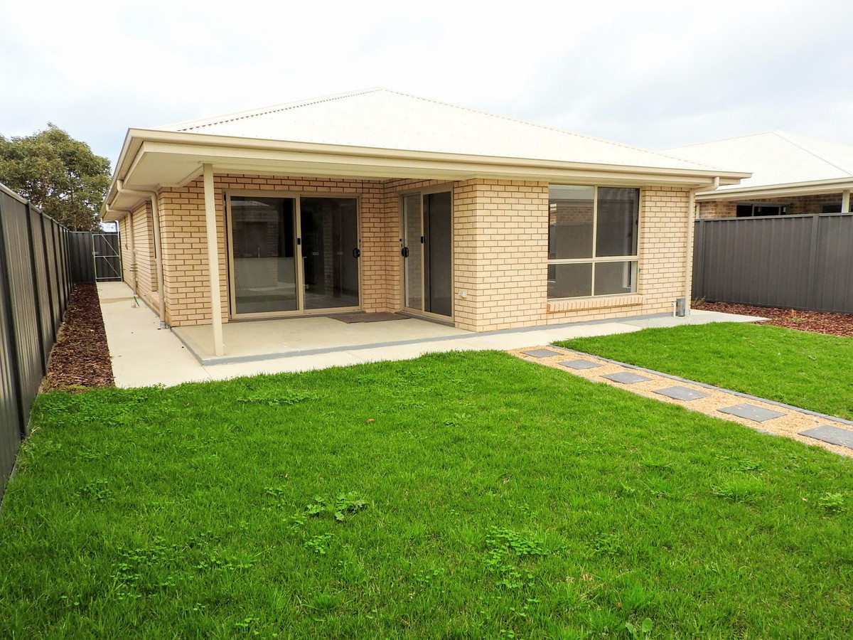 77 PRINCESS ROYAL PDE, HINDMARSH ISLAND SA 5214, 0 Kuwarto, 0 Banyo, House