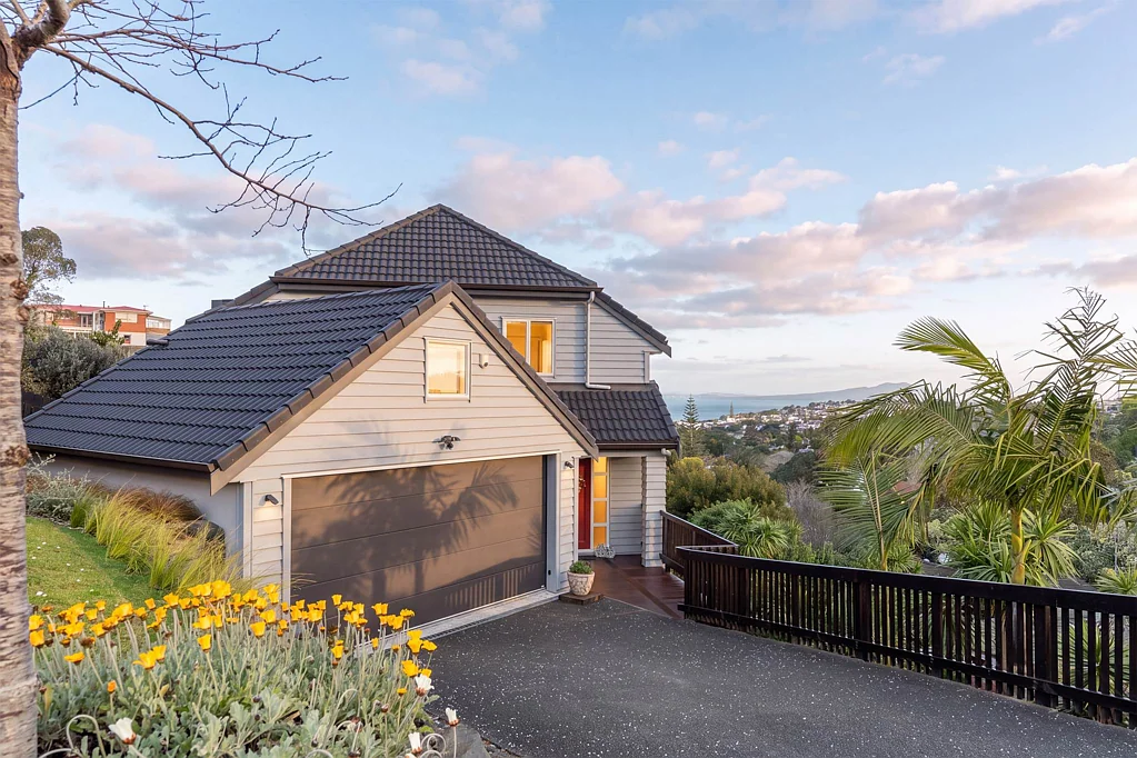Mairangi Bay 4ਬੈੱਡਰੂਮ Rangi Zone + Sea Views — Your New Home Awaits