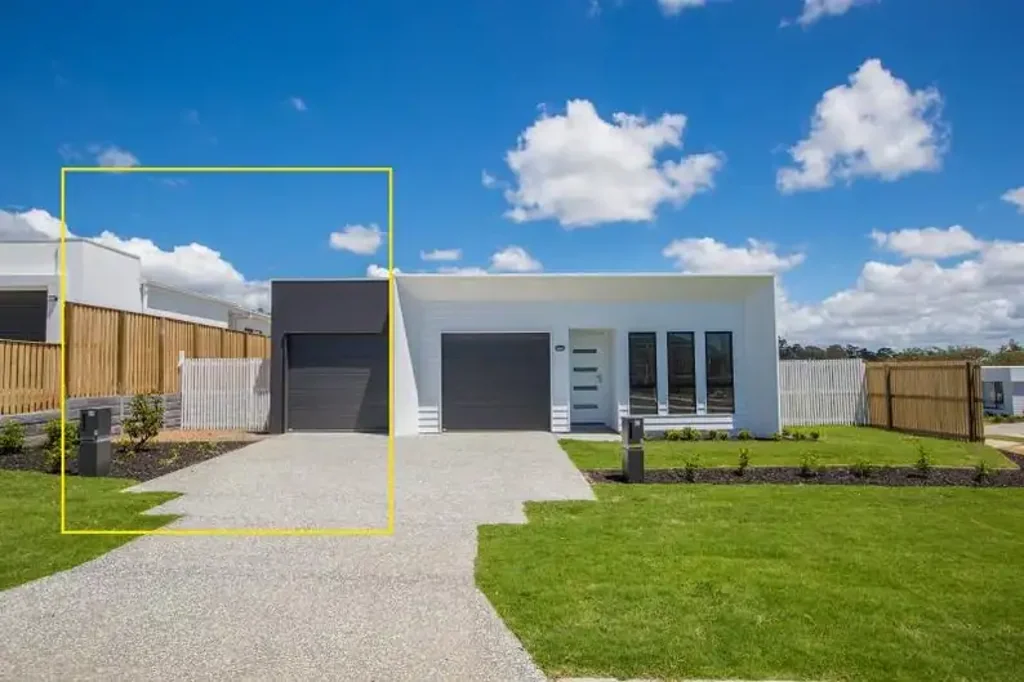 1 BEDROOM DUPLEX IN THE HEIGHTS ESTATE!