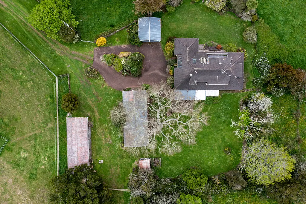 Waitoki 5 Slaapkamer Rural Lifestyle Opportunity on Best Street!