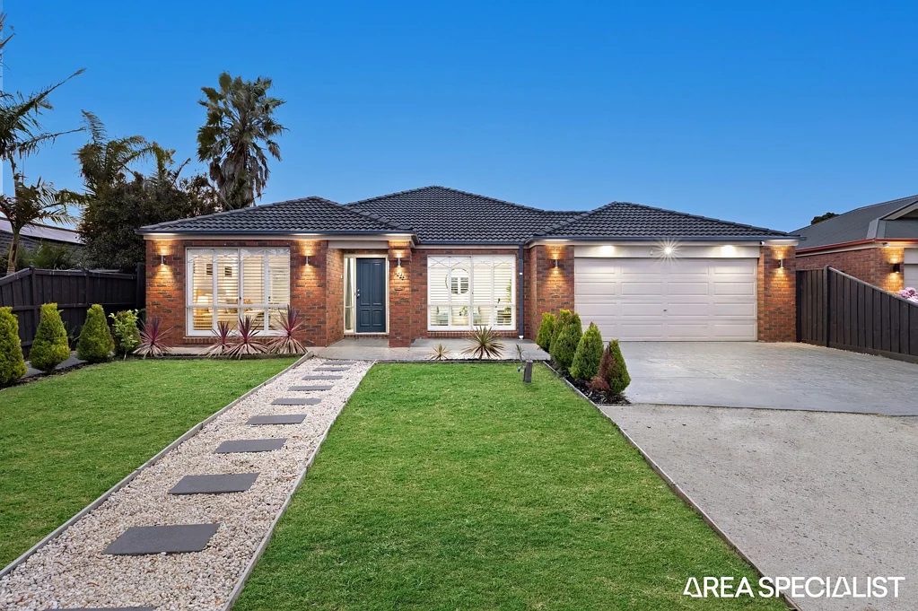 44 Don Collins Way, Berwick, VIC 3806