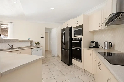 ਰਸੋਈ - 5 Conadilly Court, Carrara, QLD 4211