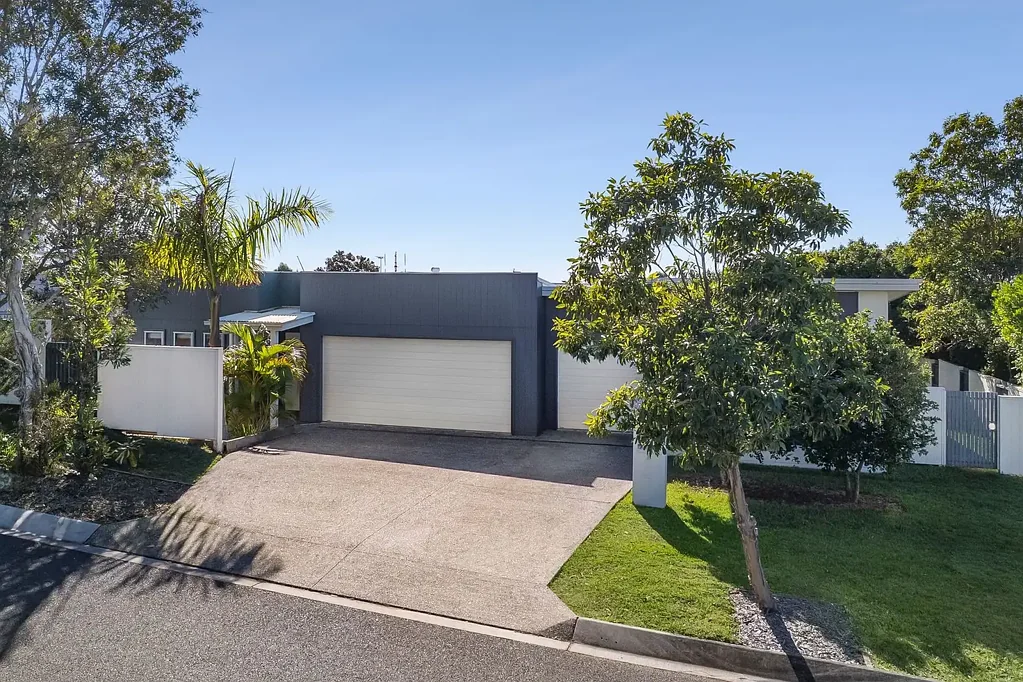 Peregian Springs 4ห้องนอน Dual Occupancy - two homes, one smart move
