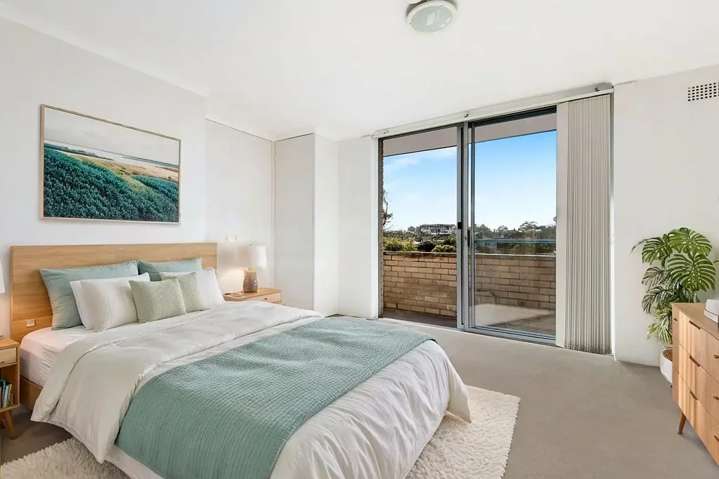 Studio Apartment with Balcony and Parking