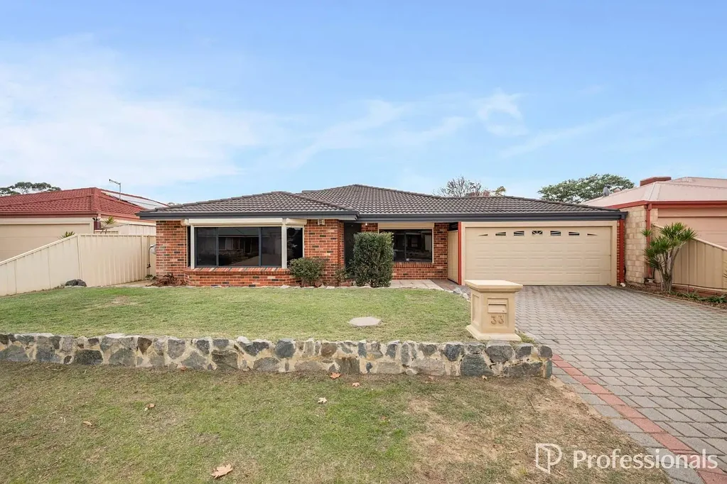 33 Cedar Way, Forrestfield, WA 6058