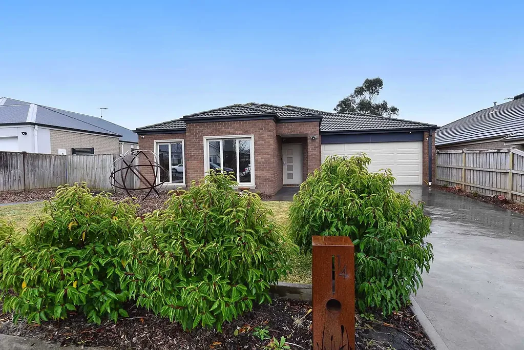 Spacious Family Living with Multiple Living Zones & Separate Studio/Workshop