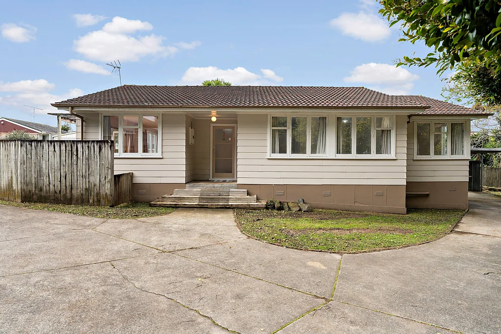 Pakuranga Heights 4ਬੈੱਡਰੂਮ Untapped Potential in a Top Location!