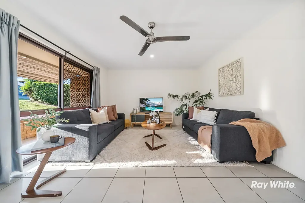 Springwood 3બેડરૂમ All the Feel of a Renovated "4 Beds 2 Baths*" Without the Price Tag | Walk To Top School (JPC) & Shops