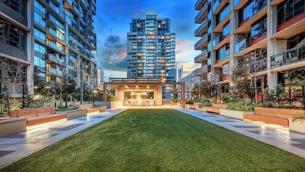 Magnificent Southern Cross Two Bed One Car Apartment!!