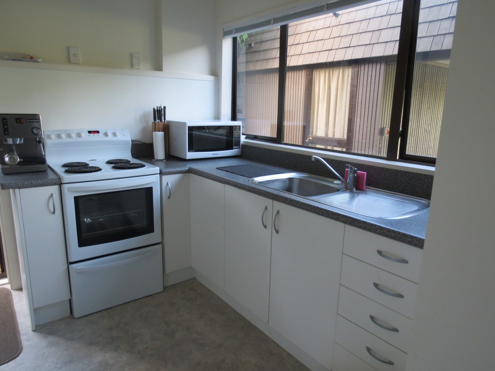 2/42 Wairoa Road, Narrow Neck, Auckland - North Shore, 5部屋, 0バスルーム