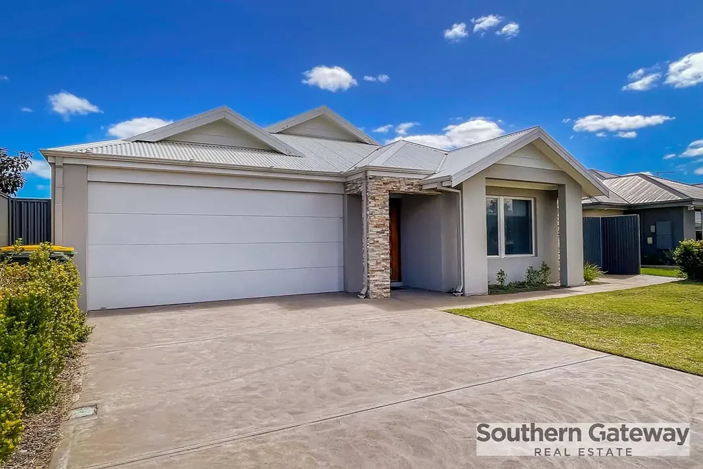 SPACIOUS FAMILY HOME PACKED WITH FEATURES!!