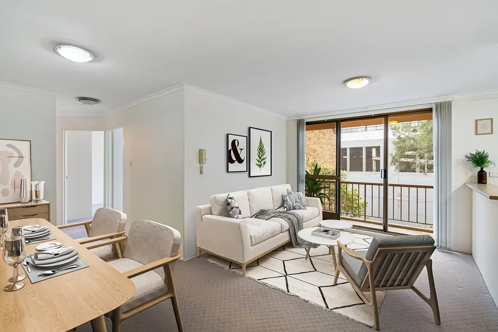Bright and sunny 2 bedroom unit - Great Value with SHORT STROLL TO CENTRAL STATION