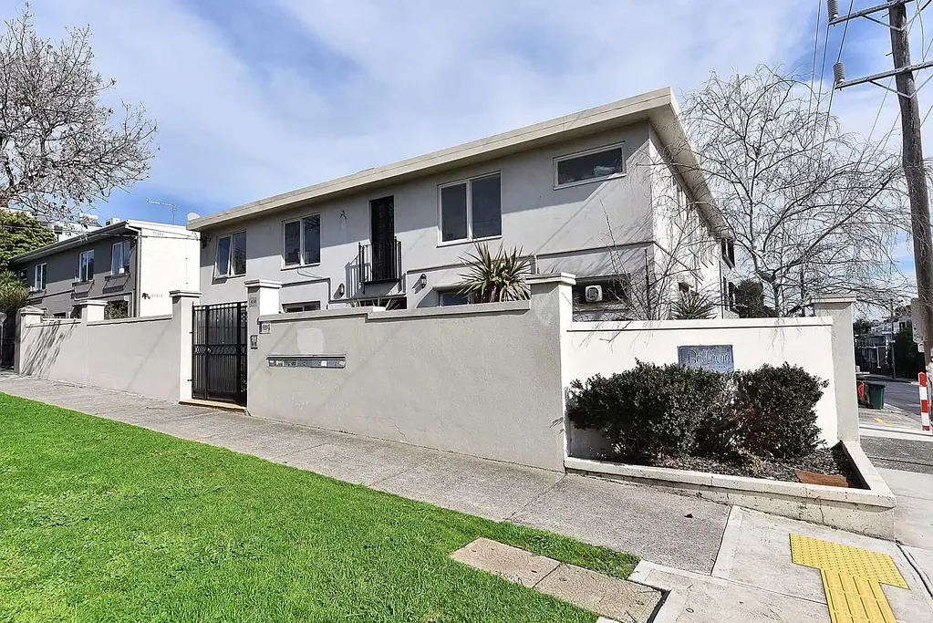 Stylish & Convenient Brunswick West Living