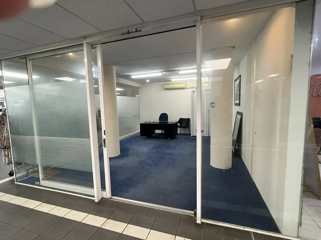 RETAIL/OFFICE SPACE IN CBD!