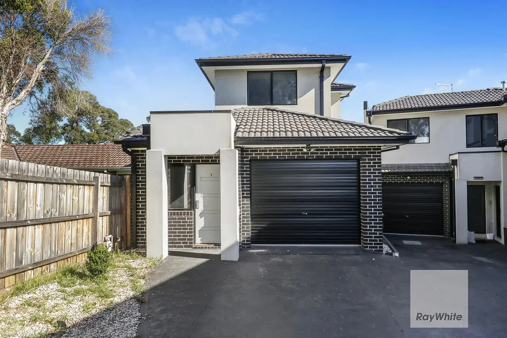 Modern Near-New Townhouse Offering Space, Style & Convenience