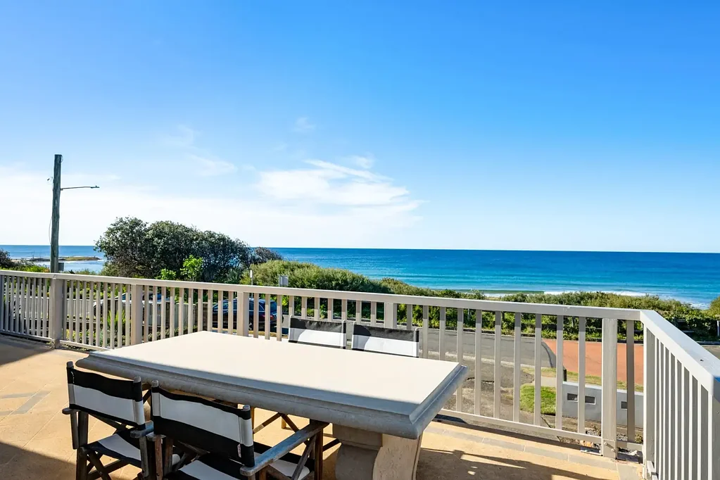 Stunning 3 bedroom Beachside Retreat with Sweeping Coastal V