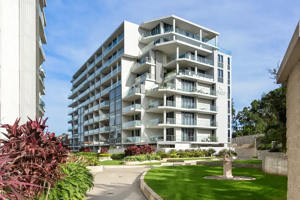 Exclusive Apartment Set Within 'The Greens' Complex