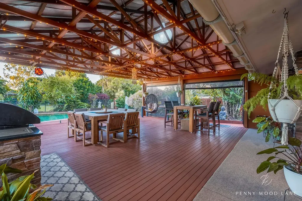 Andergrove 3 Bedroom 2259sqm | 2 Sheds | Resort Pool