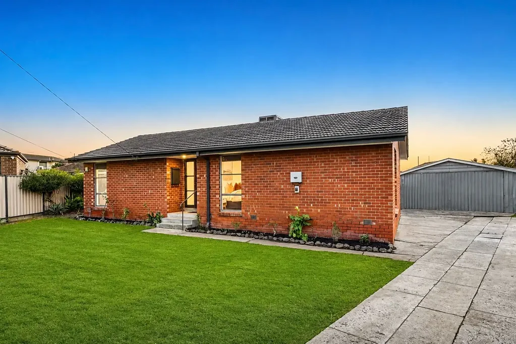 Keysborough 3Moenga The Brief: Sleek Freshly Renovated Family Charm in a Quiet Cul-de-sac Setting, Steps Away from the Park (630sqm approx.)