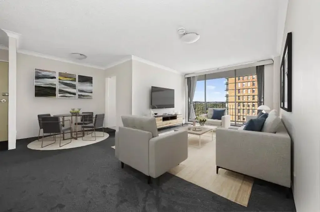 Top Floor Apartment With City Views