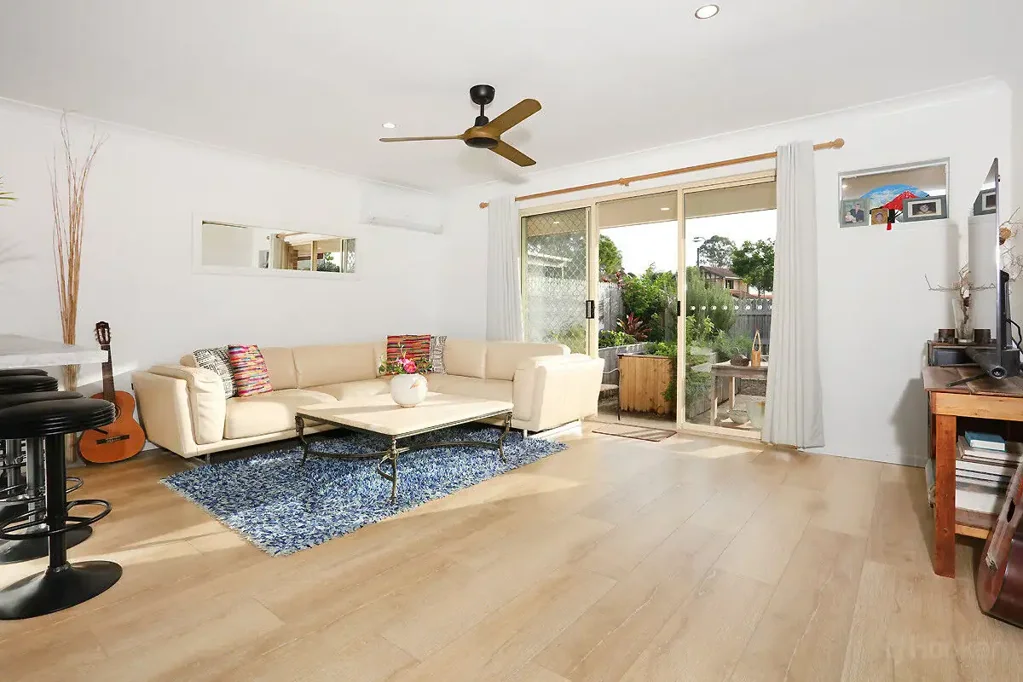 Coombabah 2ห้องนอน Modern And Renovated Two Bedroom Villa within very short stroll the beautiful Esplanade