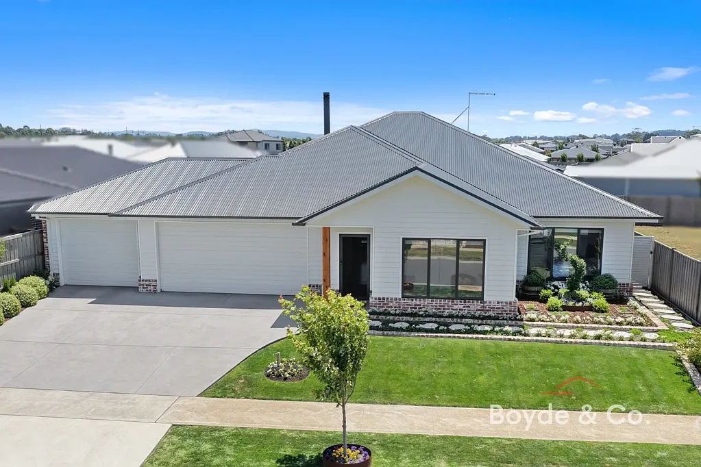 Warragul 4房  Amplified Superior Living & Quality!!