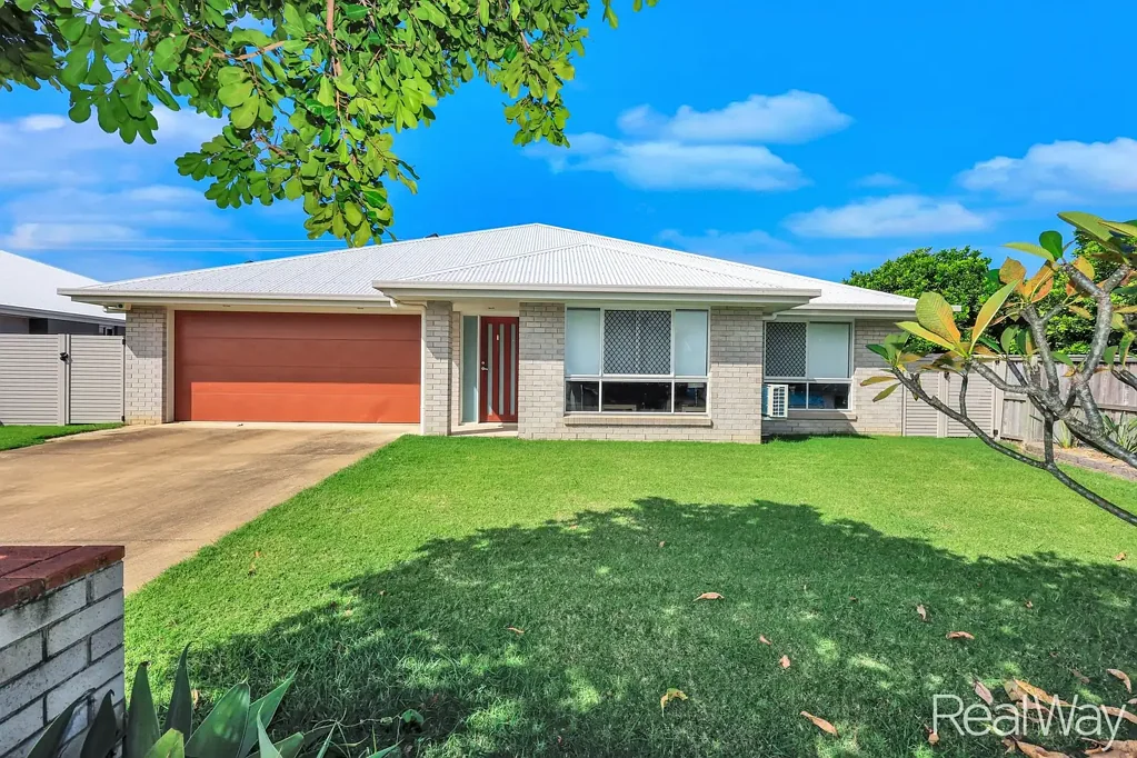 Bargara 4Kwarto PRICE REDUCED!! Modern Coastal Living with Pool, Solar & Space for the Whole Family
