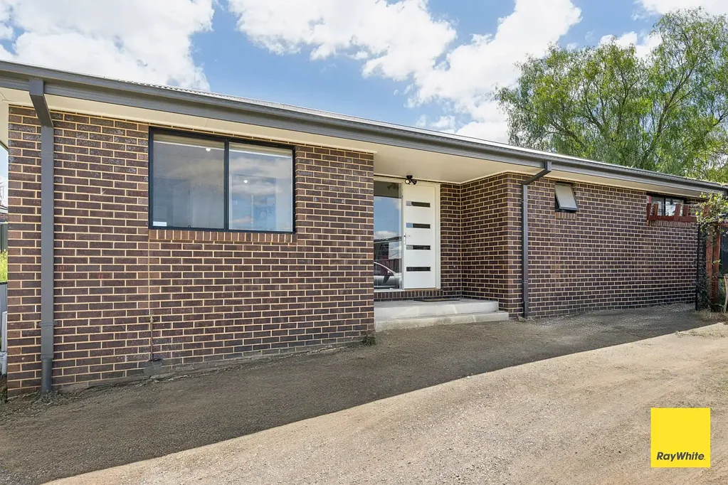 Shared Accommodation -  Private Furnished Room with Ensuite, Private Lounge with Sofa and Kitchenette - All Bills Included