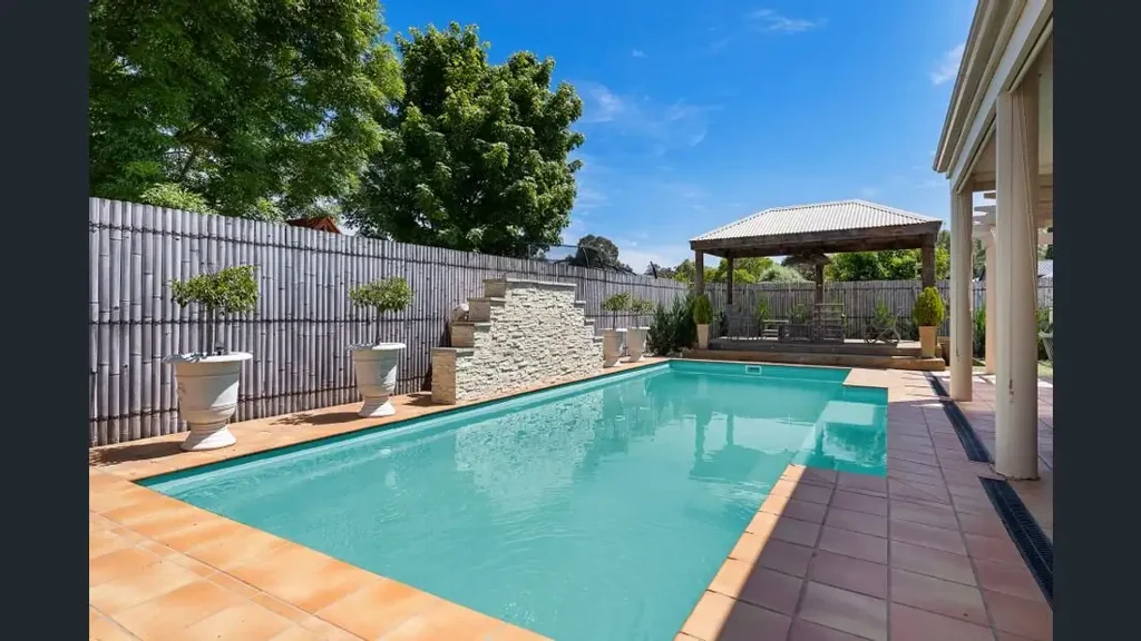 Wangaratta 5房  A Rare Find - Luxurious Living in the Desirable Cambridge Estate