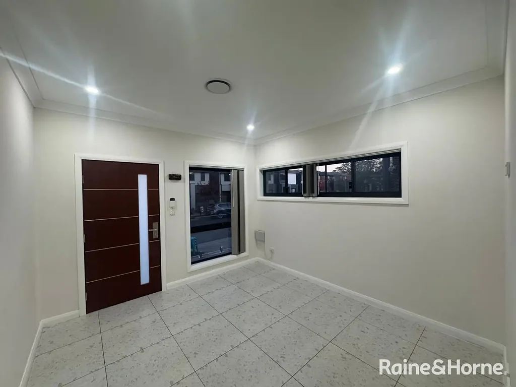 Stunning 5-Bedroom Family Home in Bardia