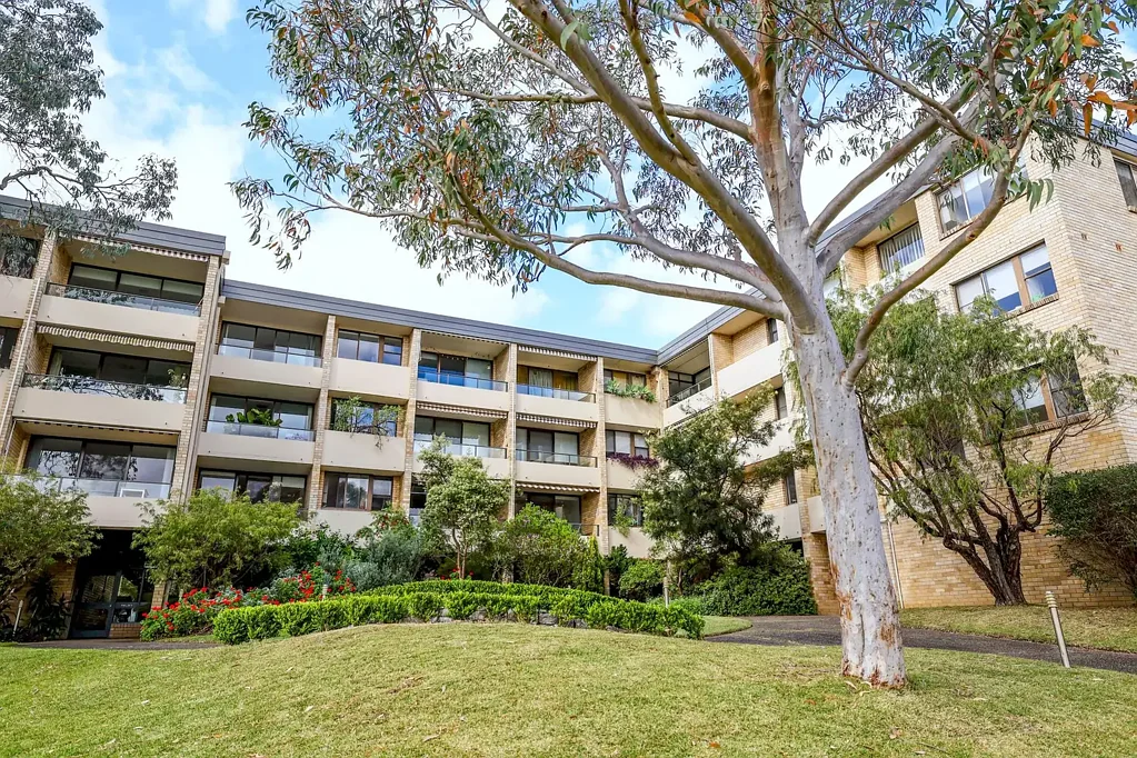 BIG, BOLD, PLUS ADDITIONAL STUDY & A LOCK-UP GARAGE!