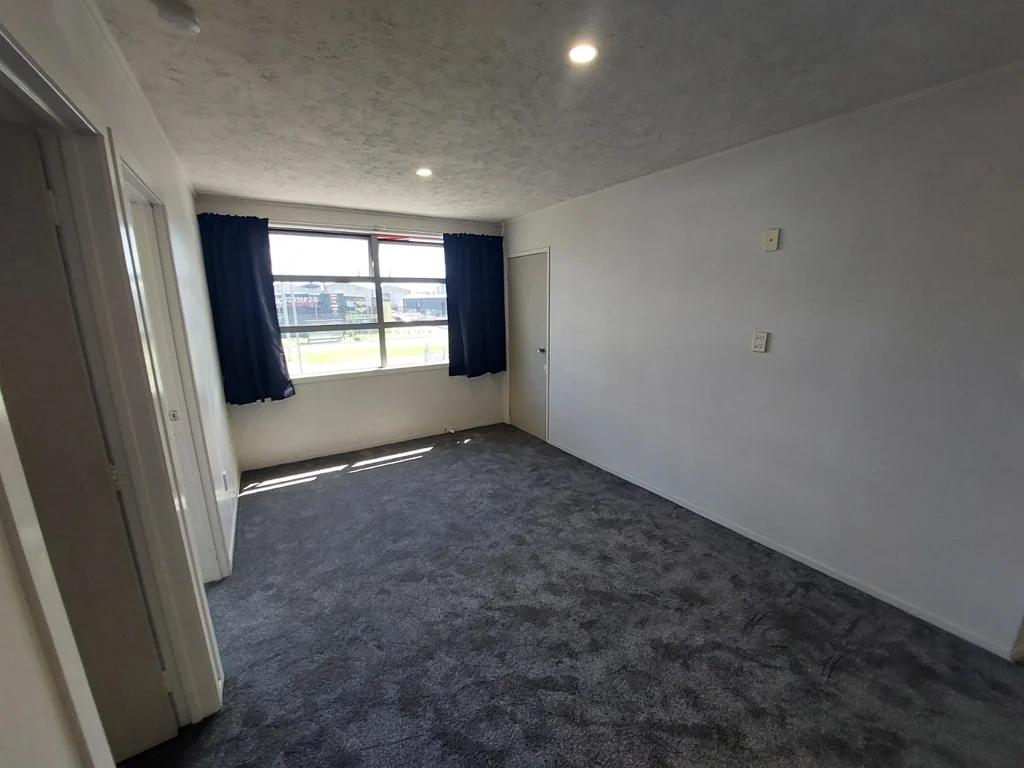 Secure tidy unit - Ideal location