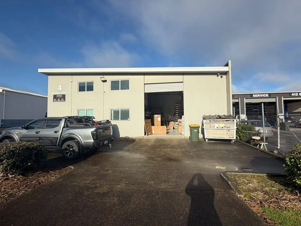 Kumeu  Tidy industrial unit - Kumeu
