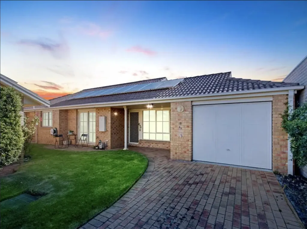 Contemporary Living in a Quiet Mornington Setting