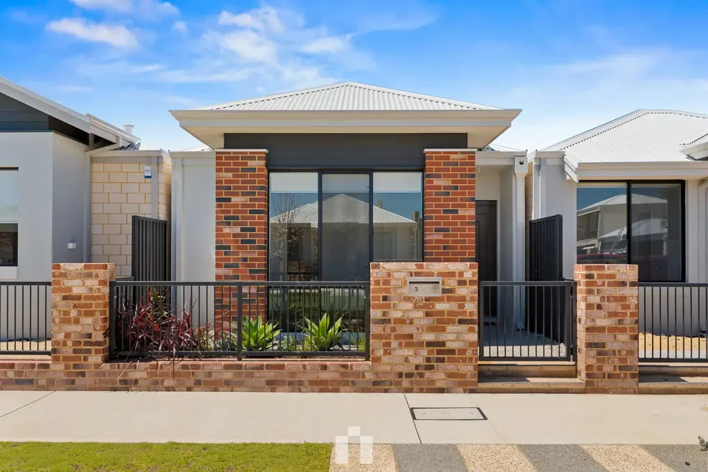 Treeby 2房  Parkside Perfection! Near-New Summit Home Just Moments from Lake Treeby!