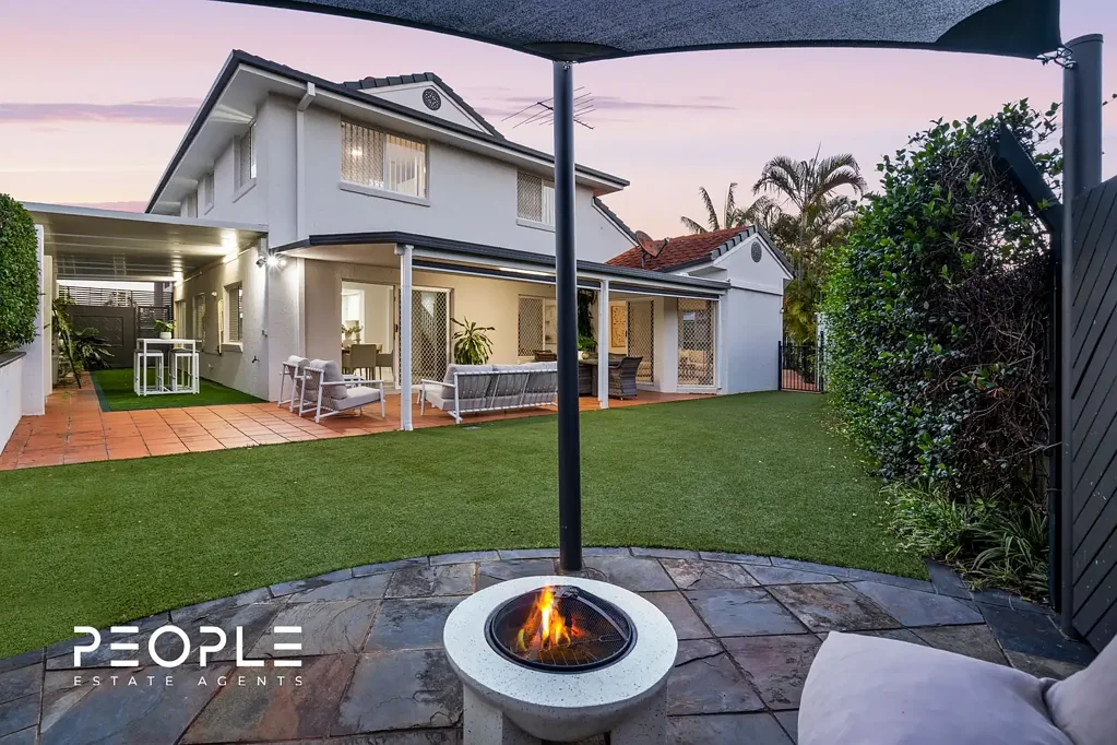 Carindale 5ห้องนอน Immaculately Renovated 5 Bedroom Family Abobe in Mansfield State High School Catchment