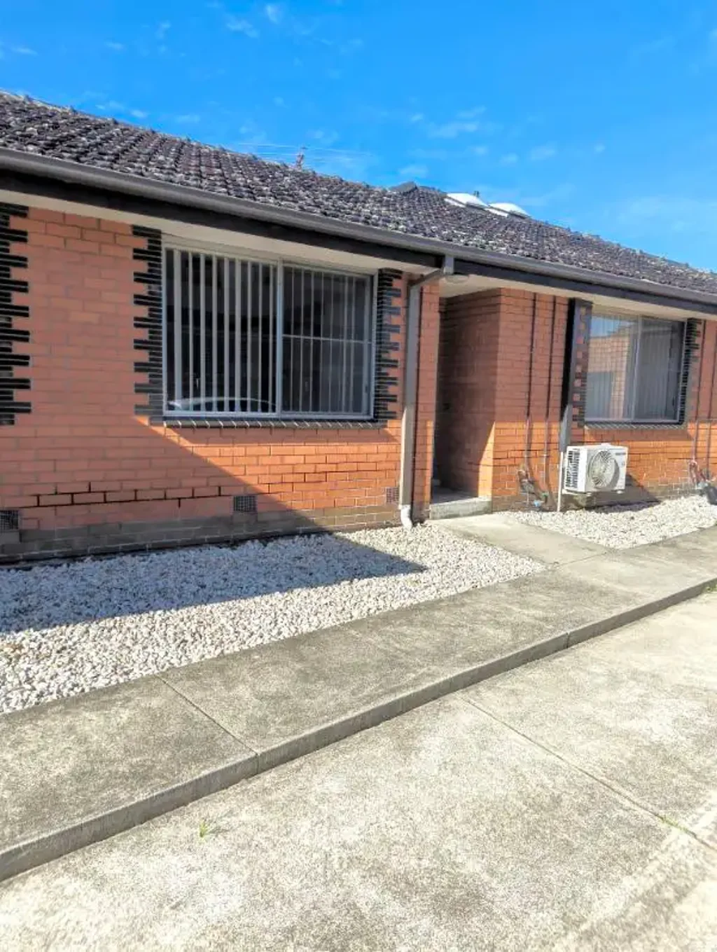 Freshly Updated 2-Bedroom Unit with Garage & Courtyard