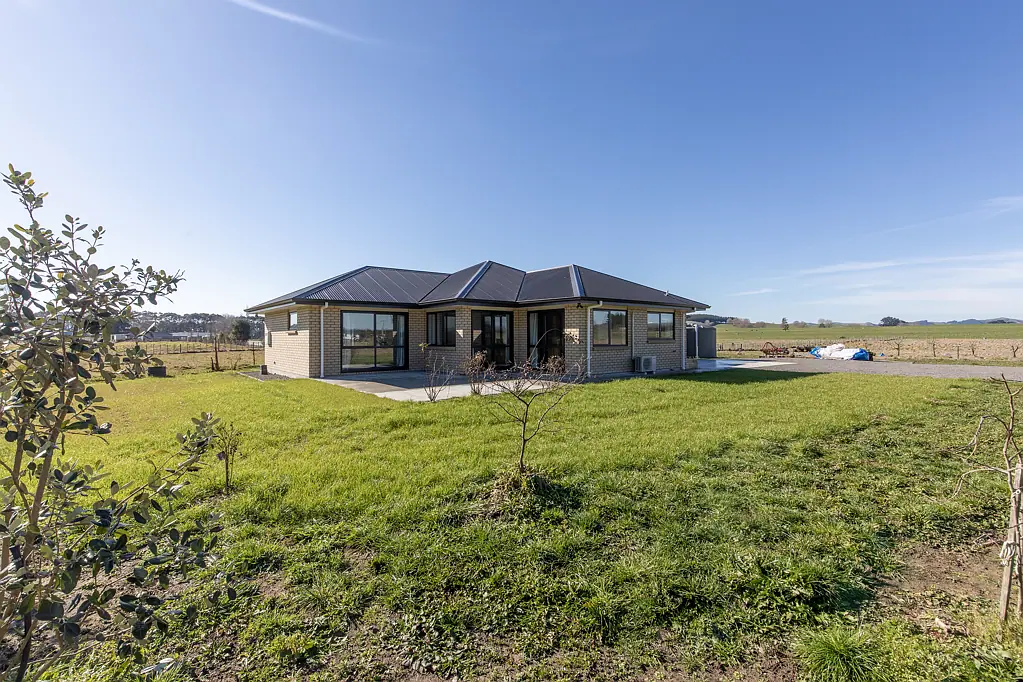 Waipukurau and Surrounds Modern lifestyle on 4.99 hectares