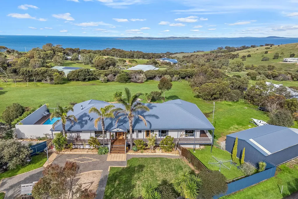 Tiatukia 4房  Lifestyle & Luxury on 1 Hectare – Ocean Views, Pool, Shed & More