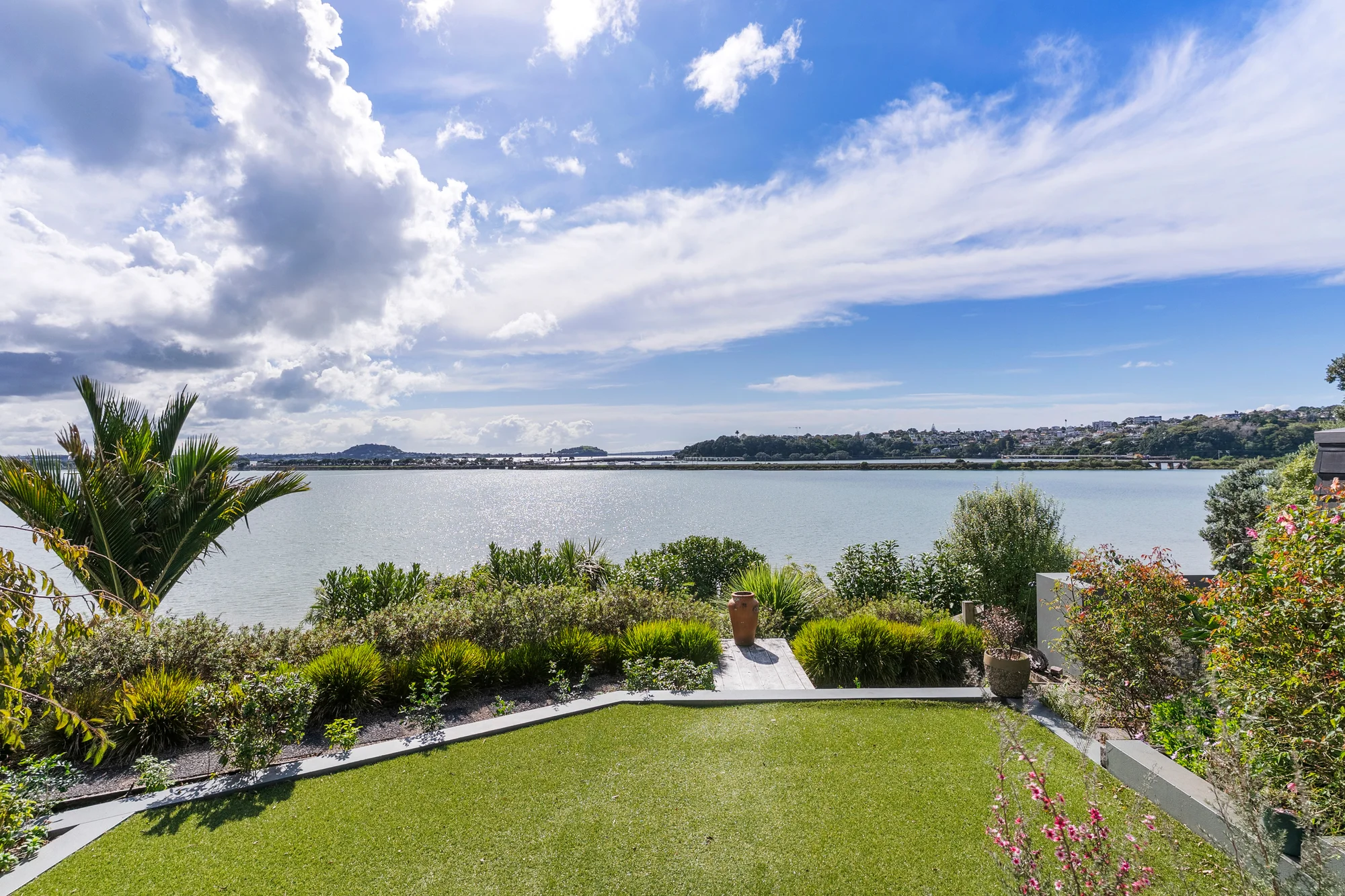 Remuera 4房 Victoria Avenue水岸经典之作|705㎡全幅地,DGZ黄金学区 RARE WATERFRONT LIVING ON VICTORIA AVENUE