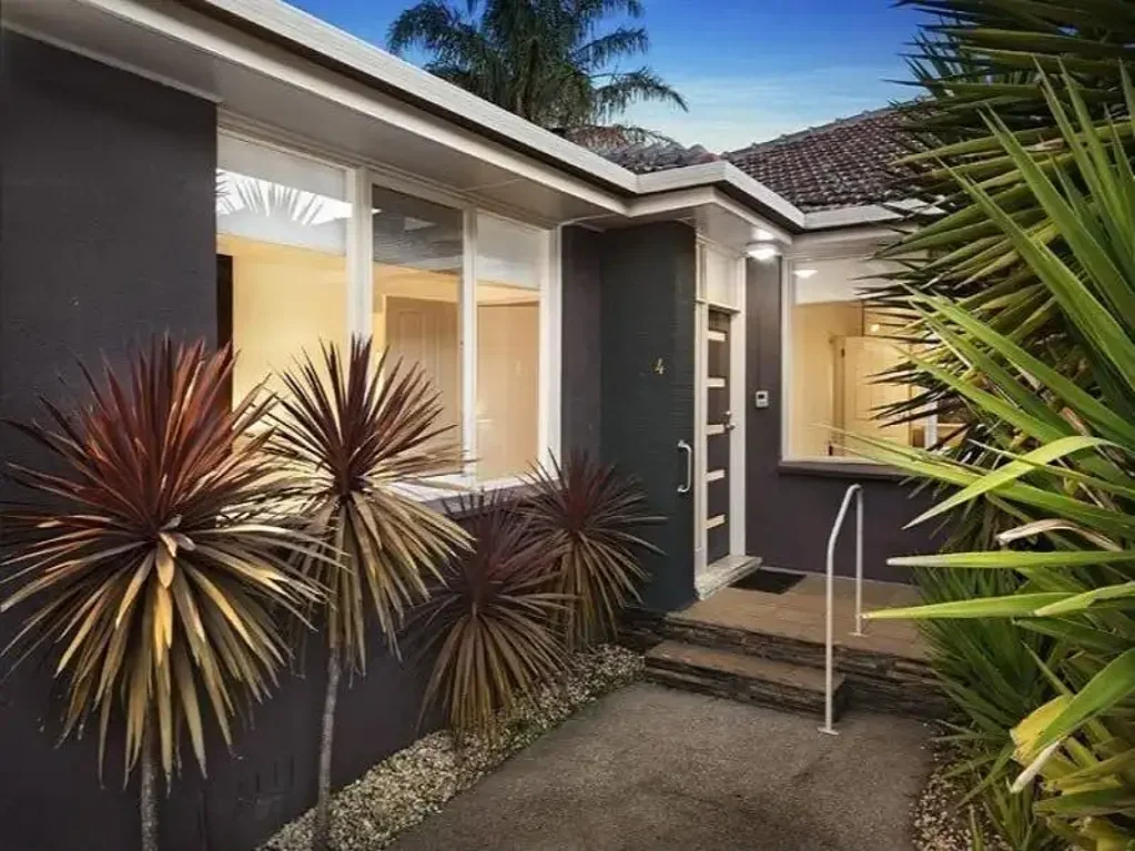 Spacious 3-bedroom / 2-bathroom unit in Caulfield | FLARE REAL ESTATE