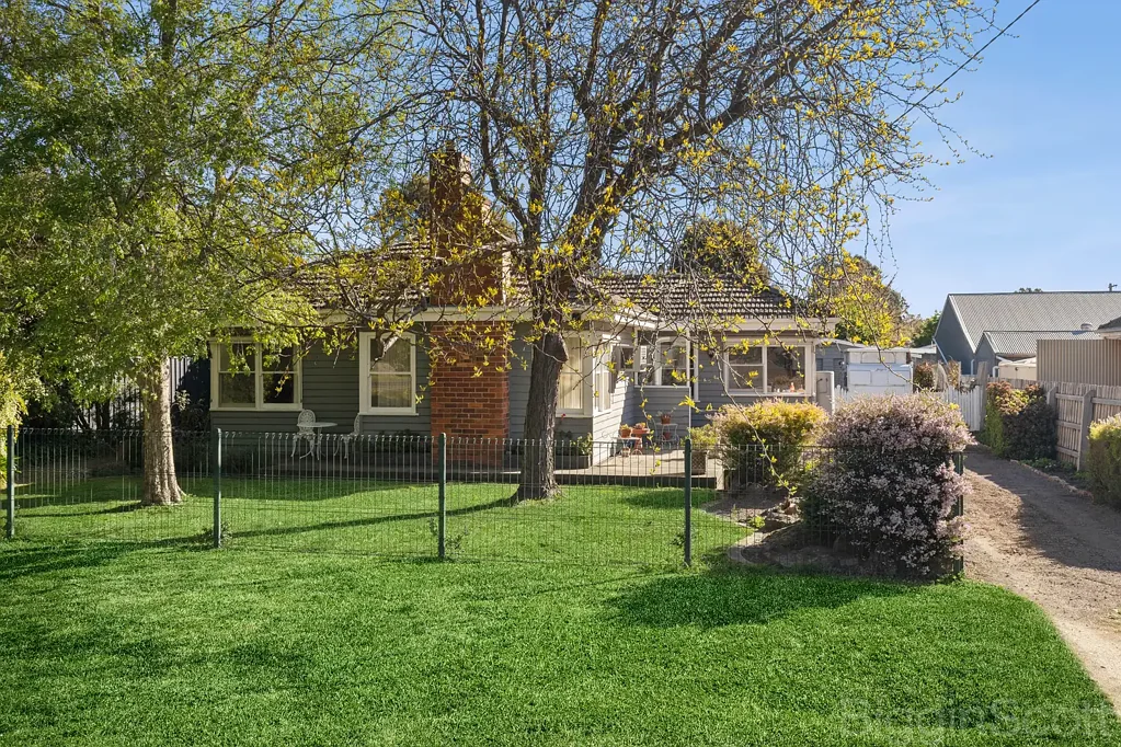 16 Codrington Street, Newstead, VIC 3462