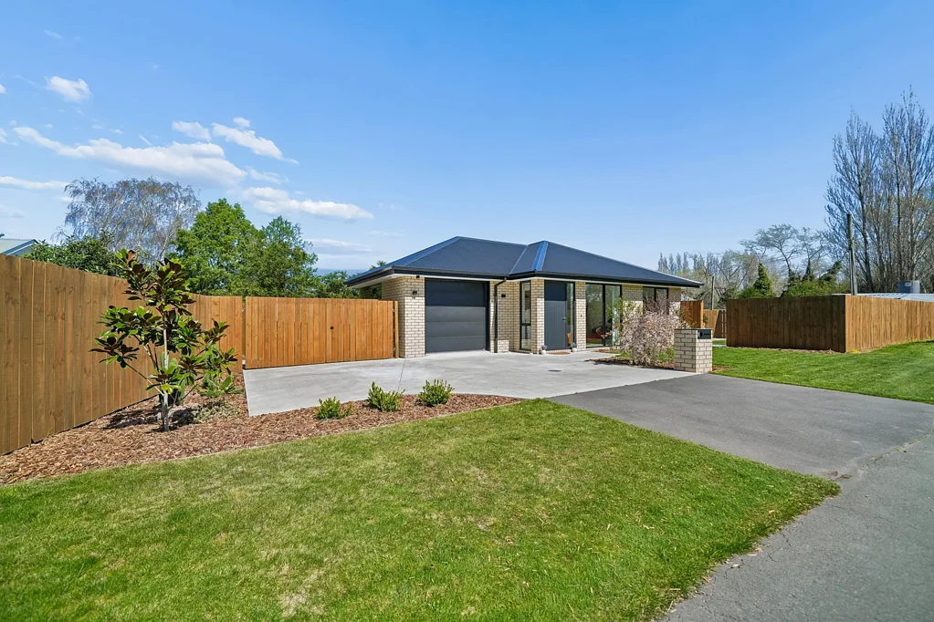 Kainga 3 Bedroom Modern Comfort, Easy Living 3-Year-Old Brick Home