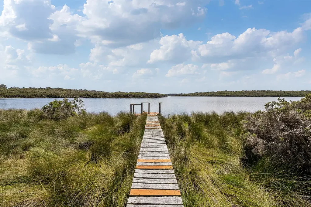 Molloy Island 4房  Island Home with Private Jetty and River Views