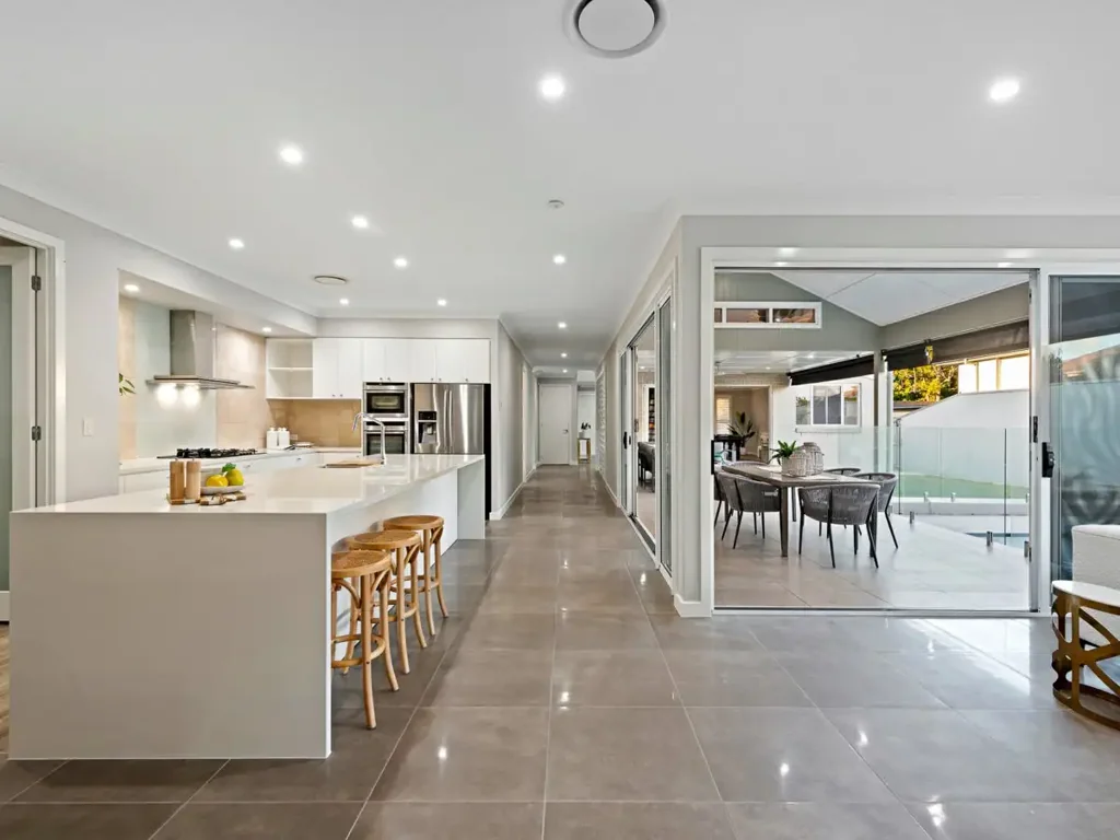 Sunnybank 6 Bedroom Modern Magnificence on Dunedin - Grand Family Living on 809m²