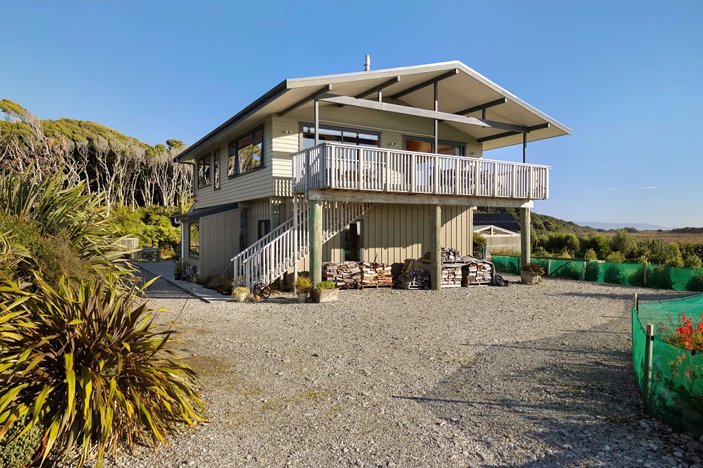 Haast 3બેડરૂમ Spectacular Off-Grid Coastal Retreat - Haast