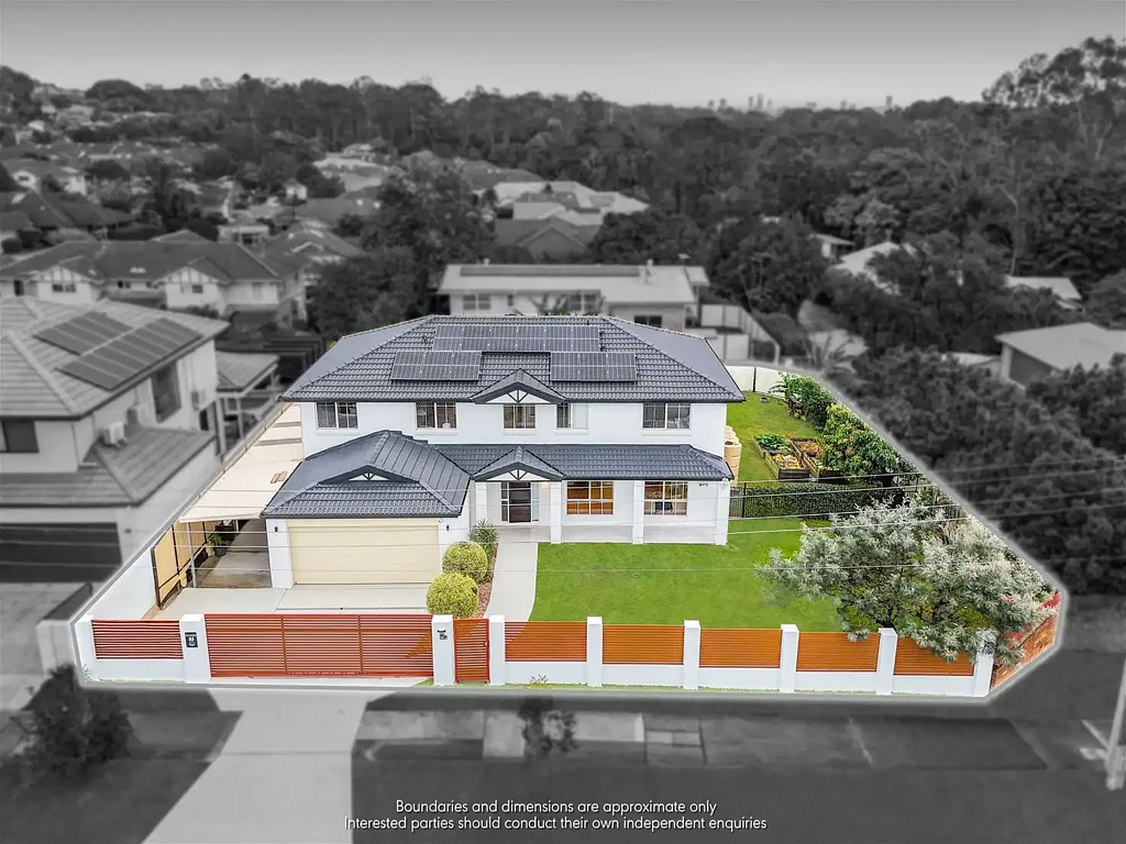 Spacious Family Home in a Prime Carindale Location
