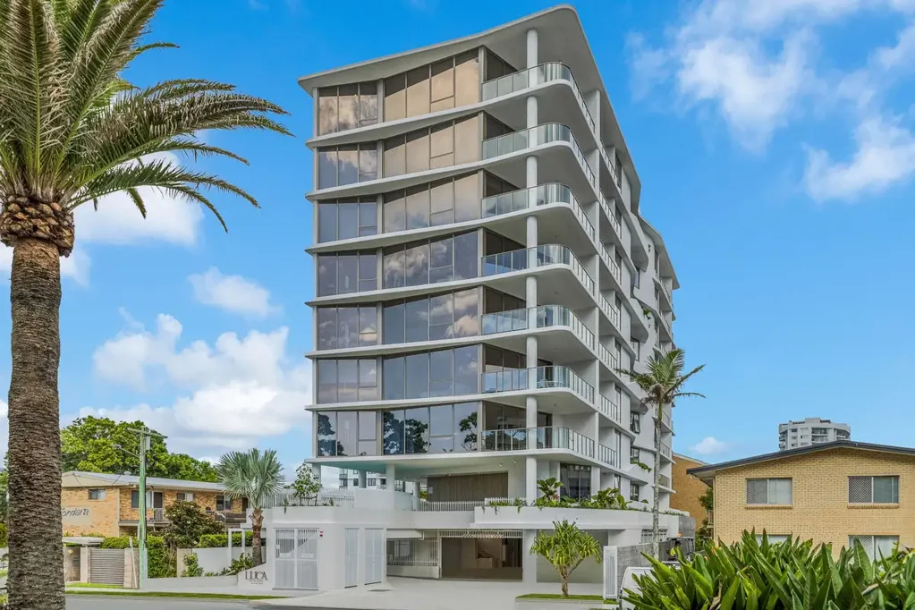 Exquisite Luxury Apartment Minutes to Kirra Beach - Furnished Apartment