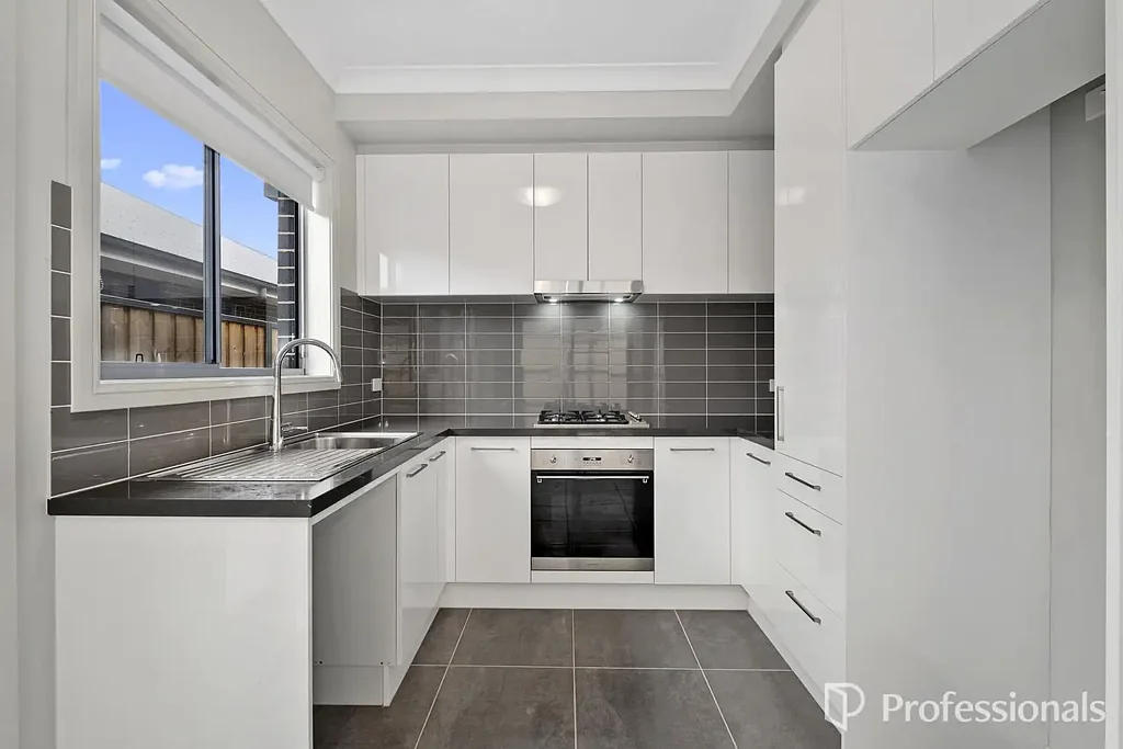 Modern 2 Bedroom Flat in Gables